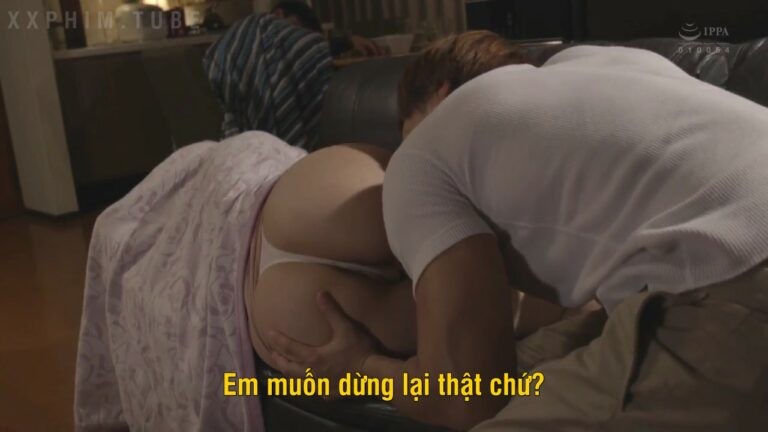 Chồng quá nhu nhược, vợ địt nhau cùng anh bạn thân sung sướng