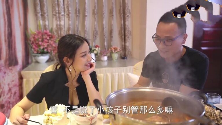 Cô vợ xinh đẹp địt nhau cùng đối tác để ký hợp đồng