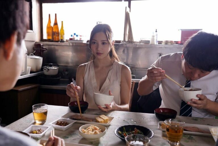 Em chồng lén lút loạn luân người chị dâu xinh đẹp Miu Shiramine
