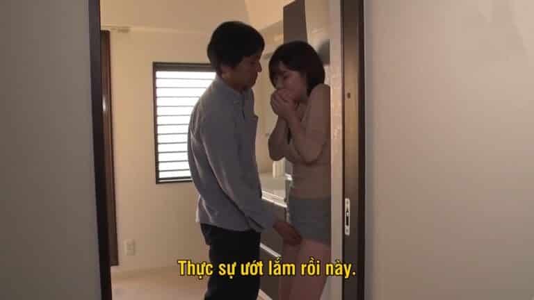 Lén lút cùng cô hàng xóm xinh đẹp khi chồng ở nhà