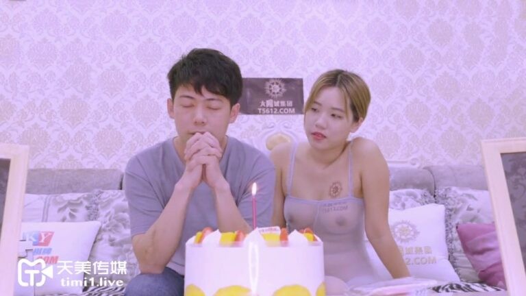 Người dì dâm đãng và cậu cháu trai may mắn