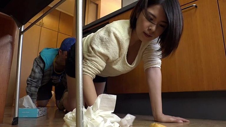 Những đứa trẻ to xác và bà mẹ trẻ dâm đãng