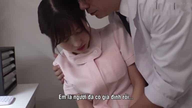 Nữ y tá vụng trộm cùng tên bác sĩ dâm đãng